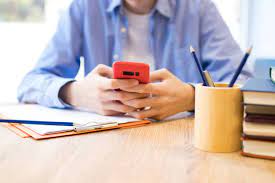 What Phone Features Help Most in Online Learning?